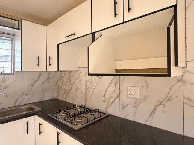 2 Bedroom House To Rent in Kensington
