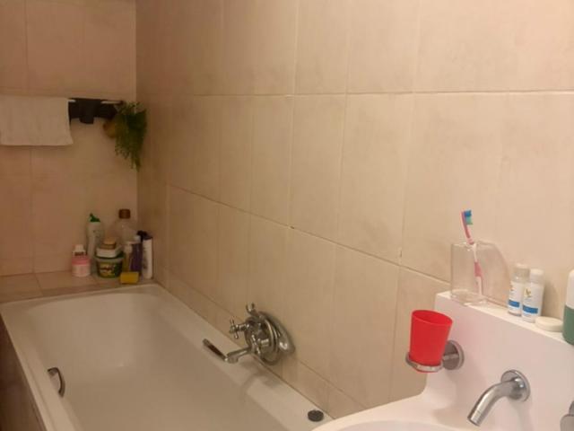 2 Bedroom House To Rent in Kensington