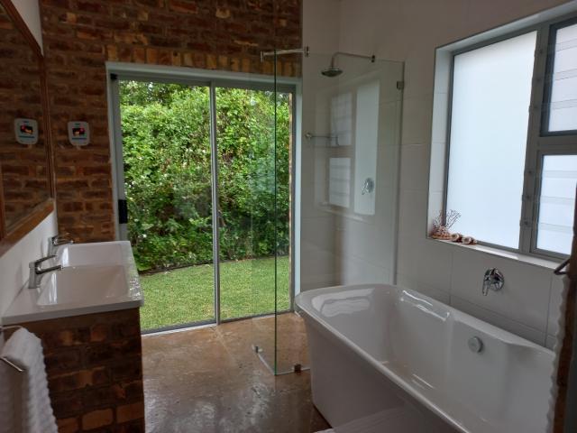 2 Bedroom House To Rent in Keurbooms