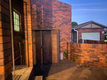 2 Bedroom House to Rent in Langenhovenpark