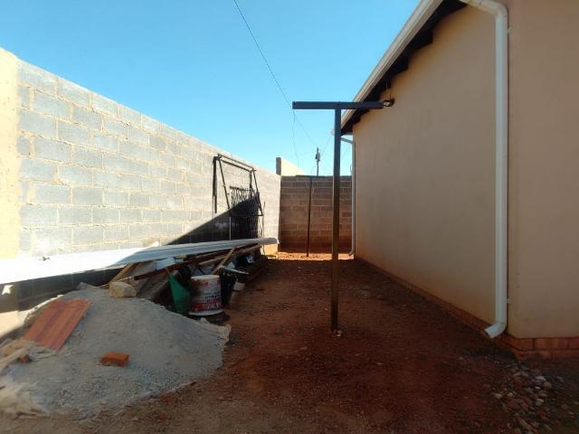 2 Bedroom House To Rent in Lehae