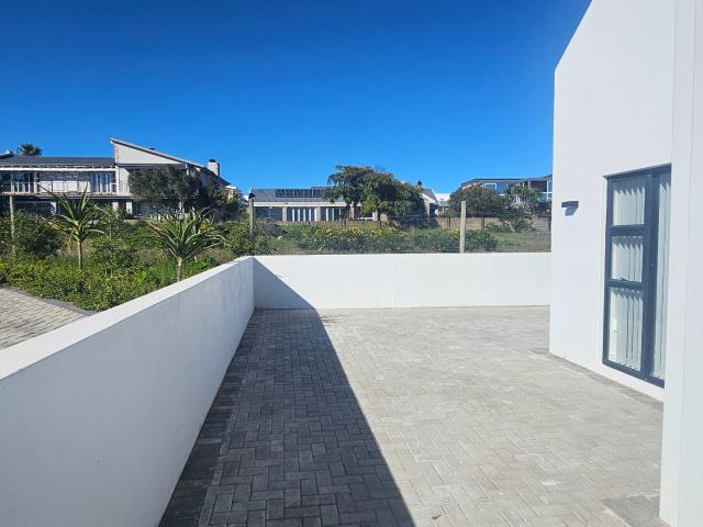 2 Bedroom House To Rent in Middedorp