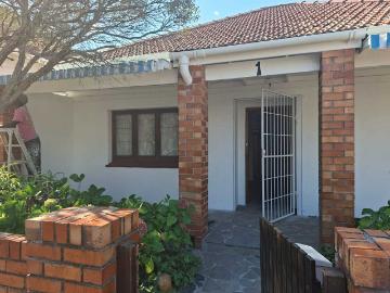 2 Bedroom House to rent in Mowbray