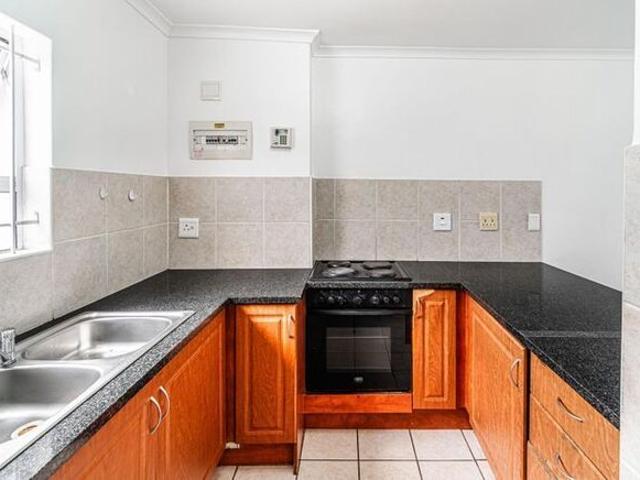 2 Bedroom house to rent in Muizenberg, Cape Town