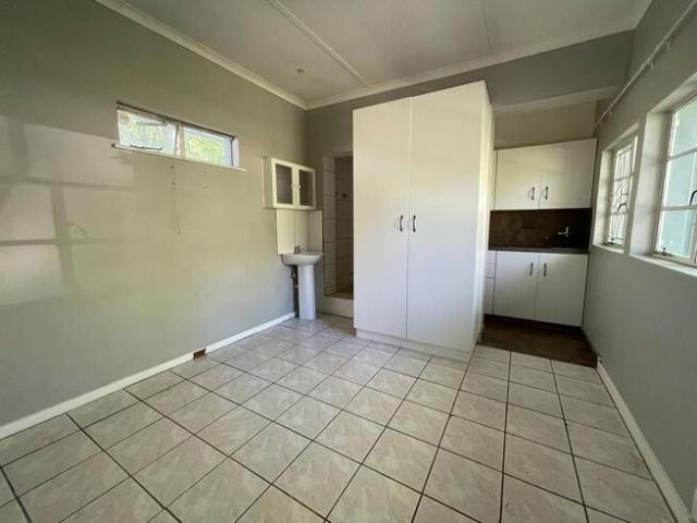 2 Bedroom House To Rent in Onder Papegaaiberg