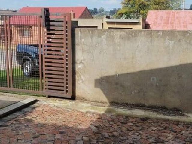 2 Bedroom house to rent in Orlando West, Soweto
