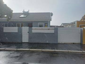 2 Bedroom House To Rent in Pelican Park