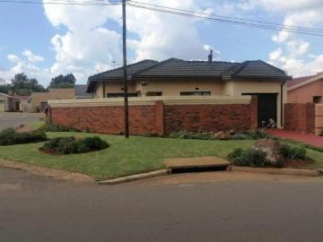 2 Bedroom House to Rent in Pimville Zone 5