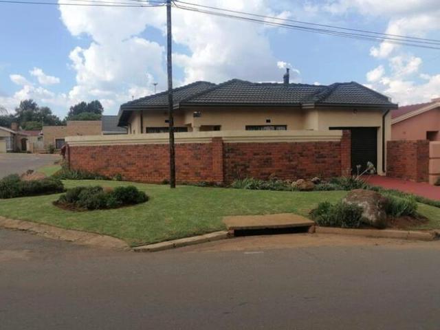 2 Bedroom House to Rent in Pimville Zone 5