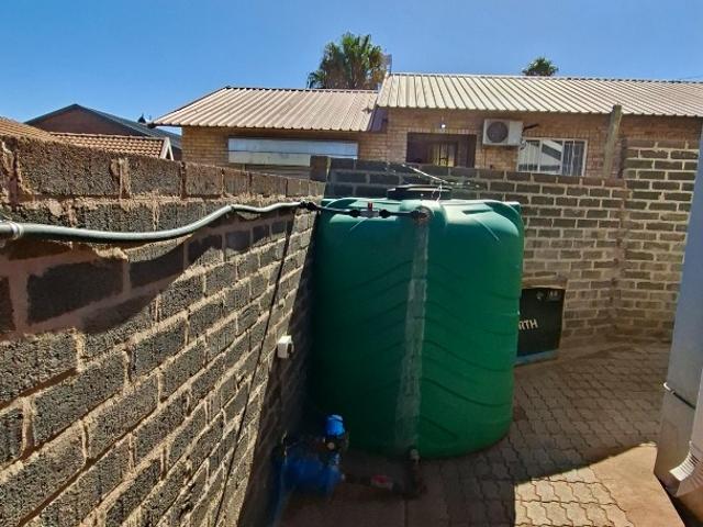 2 Bedroom House To Rent in Postmasburg