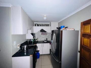2 Bedroom House to Rent in Protea Glen