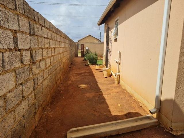 2 Bedroom House To Rent in Protea Glen