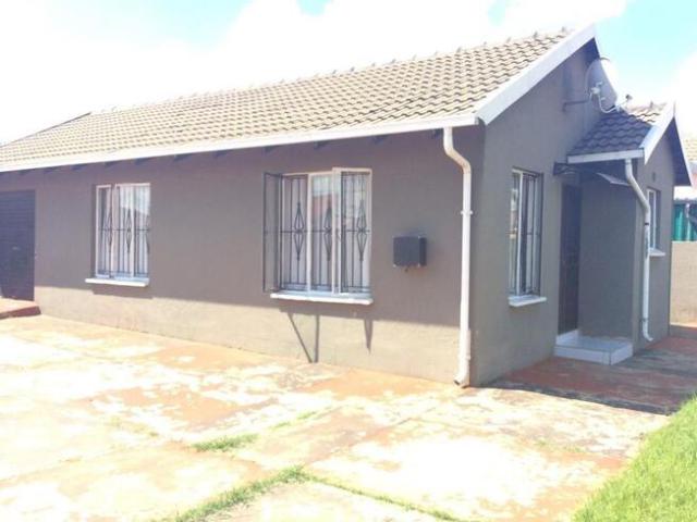 2 Bedroom House to Rent in Protea Glen