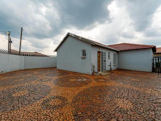 2 Bedroom House to Rent in Protea Glen