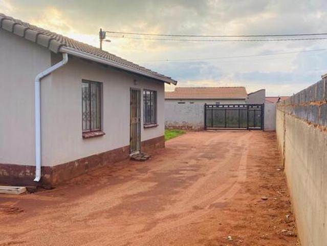 2 Bedroom House to Rent in Protea Glen