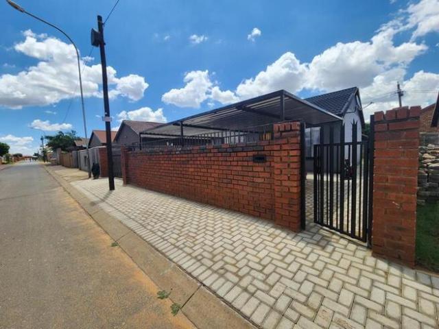 2 Bedroom House to Rent in Protea Glen