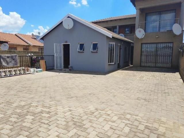 2 Bedroom House to Rent in Protea Glen