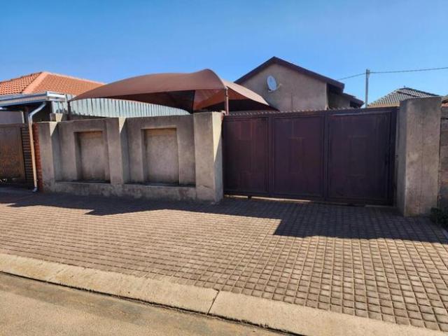 2 Bedroom House to Rent in Protea Glen