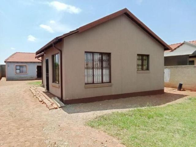 2 Bedroom House to Rent in Protea Glen