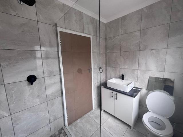 2 Bedroom house to rent in Retreat, Cape Town