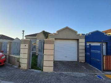 2 Bedroom house to rent in Rondevlei Park, Mitchells Plain