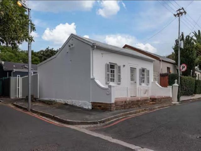 2 Bedroom house to rent in Rosebank, Cape Town