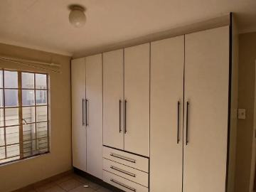 2 Bedroom House To Rent in Sky City