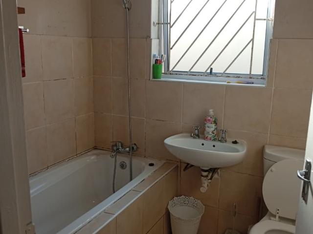 2 Bedroom House To Rent in Strandfontein
