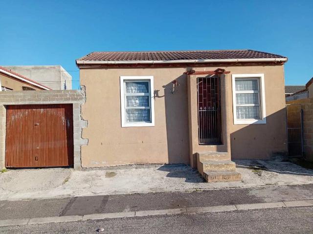 2 Bedroom House to Rent in Strandfontein