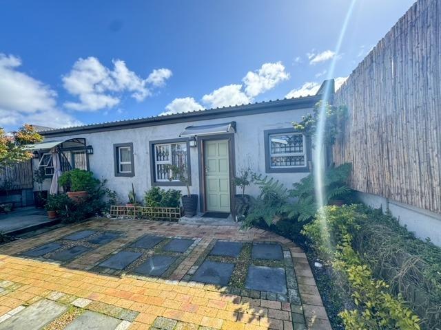 2 Bedroom House To Rent in Strandfontein