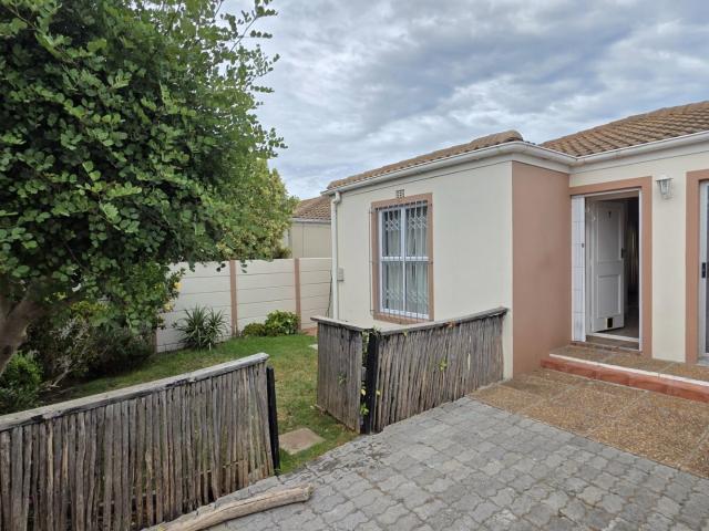 2 Bedroom House To Rent in Sunningdale