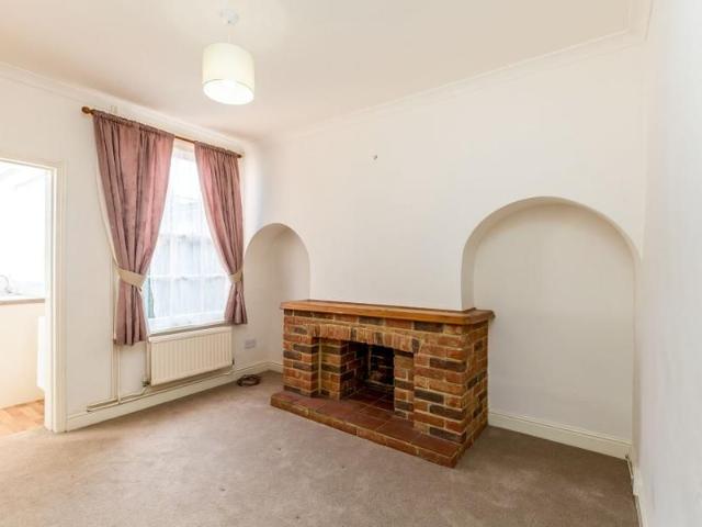 2 bedroom house to rent King Street, Stony Stratford, Milton Keynes, Buckinghamshire, MK11