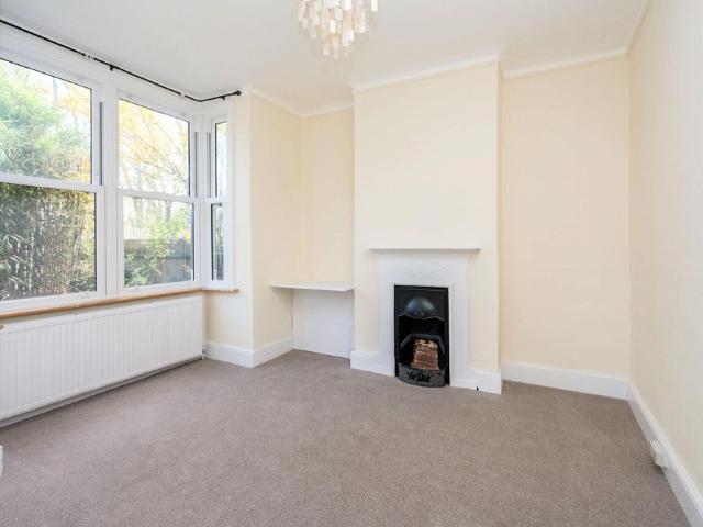 2 bedroom house to rent London Road, Wallington, SM6