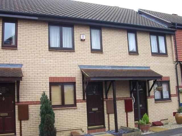 2 bedroom house to rent Pettingrew Close, Walnut Tree, Milton Keynes, Buckinghamshire, MK7