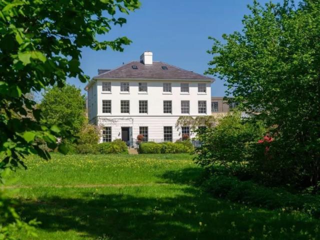 2 Bedroom House Tonbridge Hildenborough 102596722