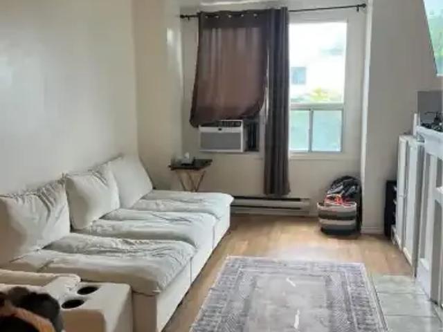 2 Bedroom House Toronto ON 105543325
