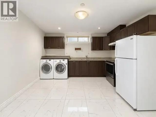 2 Bedroom House Vancouver BC 105378581