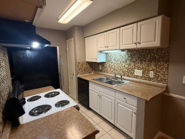 2 bedroom, Houston TX 77042 105989893