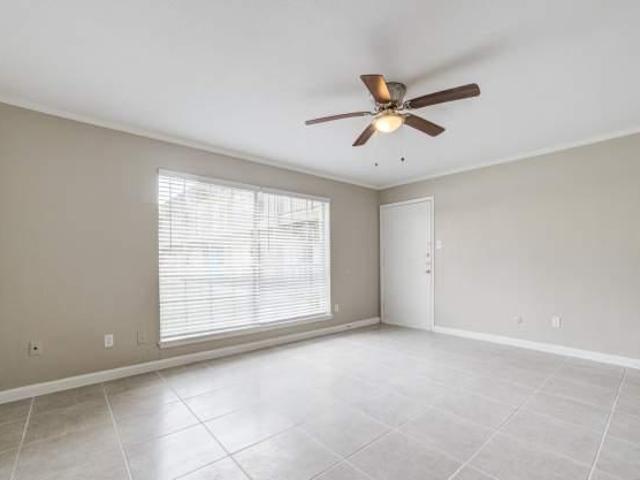 2 bedroom, Houston TX 77042 105243270