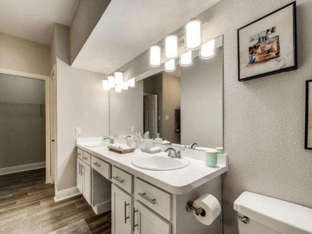 2 bedroom, Houston TX 77069 106058581
