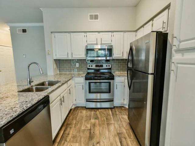 2 bedroom, Houston TX 77077 106117123