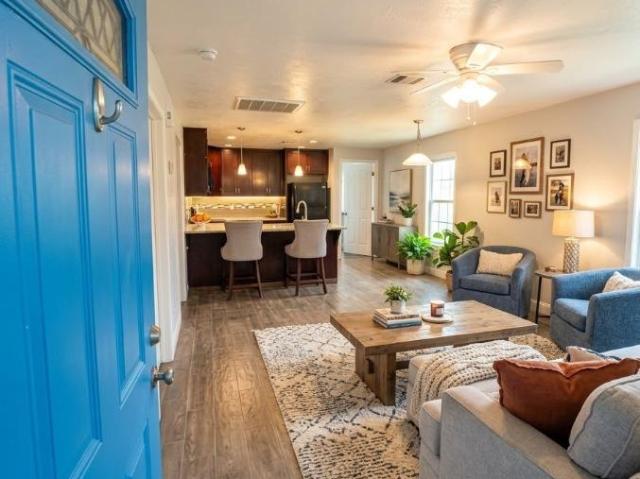 2 bedroom, Houston TX 77009 105845980