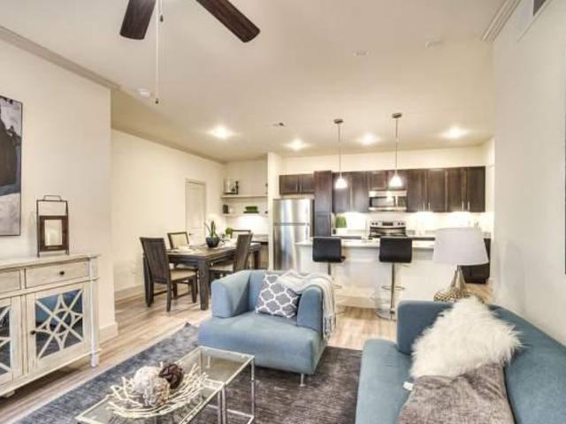 2 bedroom, Houston TX 77011 105245182