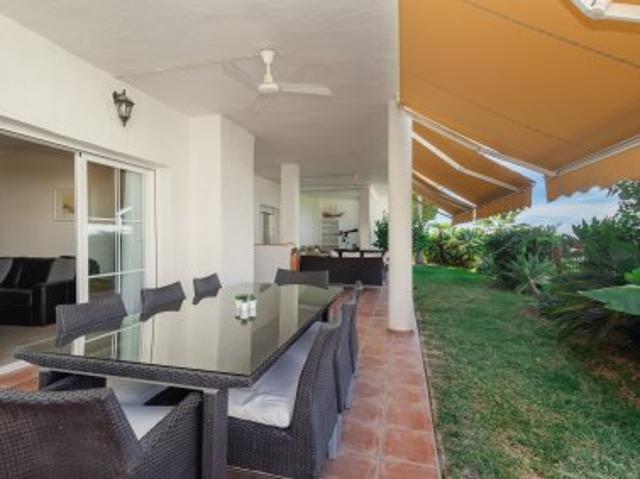 2 bedroom holiday apartment with panoramic sea views, Istán Costa del Sol