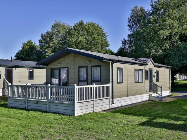 2 bedroom lodge for sale
