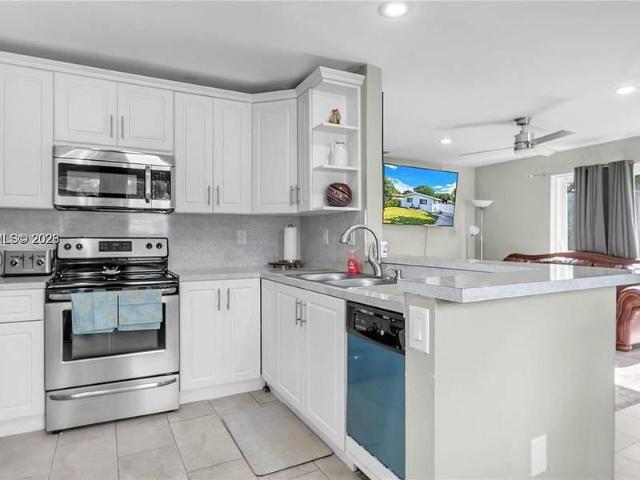 2 bedroom, Hollywood FL 33021 106246131