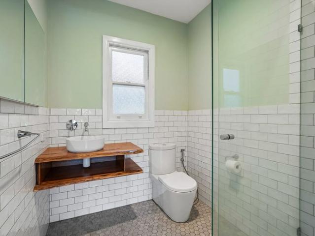 2 Bedroom Home Walk to Town