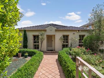 2 BEDROOM HOME WITH DOUBLE CAR GARAGE IN THE HEART OF LEAFY BALWYN