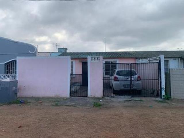 2 bedroom home with enclosed drive w.