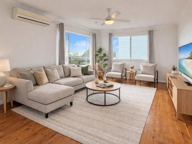 2 Bedroom Home with Lake Views